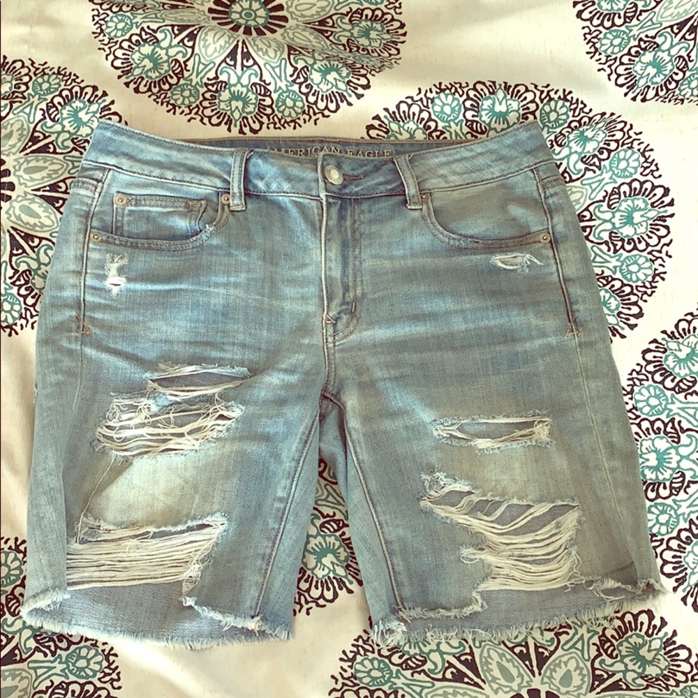 American Eagle distressed Bermuda shorts